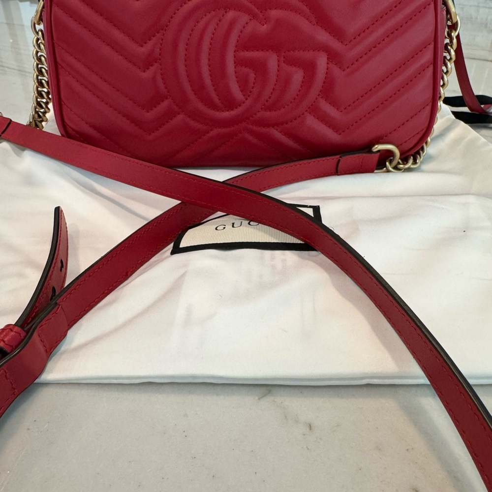 Gucci Red Chevron GG Marmont Crossbody Bag with Gold Hardware - Picture 3 of 14